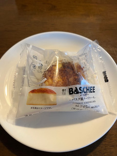 「ローソン Uchi Cafe’ バスチー バスク風チーズケーキ」のクチコミ画像 by ねこねこりんさん