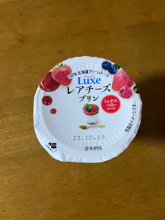 「HOKUNYU Luxe レアチーズプリン ミックスベリーソース カップ90g」のクチコミ画像 by レビュアーさん
