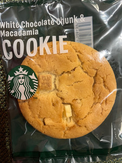 「スターバックス ホワイトチョコレートチャンク＆マカダミアクッキー」のクチコミ画像 by わやさかさん