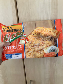 「シャトレーゼ オーブンでそのまま焼けるピザ しらす明太チーズ」のクチコミ画像 by みもとさん