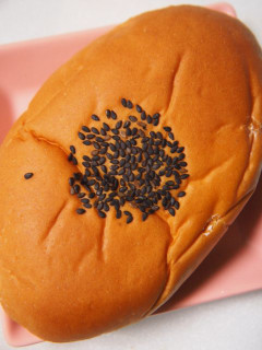 「リョーユーパン 安納芋マーガリン 黒豆入り 袋1個」のクチコミ画像 by taktak99さん