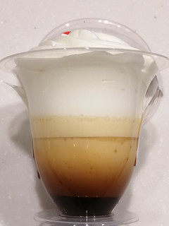 「セブン-イレブン おいしい愛知牛乳使用 ホイップカラメルプリン」のクチコミ画像 by とくめぐさん
