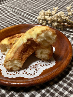 「ニューデイズ EKI na CAFE ベイクドチーズケーキみたいなドーナツ」のクチコミ画像 by COTORI cafeさん