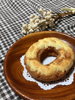 「ニューデイズ EKI na CAFE ベイクドチーズケーキみたいなドーナツ」のクチコミ画像 by COTORI cafeさん