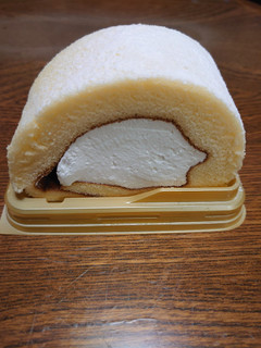「ヤマザキ プレミアムスイーツ クリームを味わうロールケーキ」のクチコミ画像 by ペリカさん