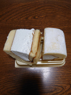 「ヤマザキ プレミアムスイーツ クリームを味わうロールケーキ」のクチコミ画像 by ペリカさん