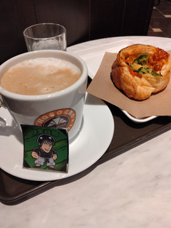 「サンマルクカフェ 海老と濃厚ビスクソースのデニッシュパン」のクチコミ画像 by ぴのこっここさん