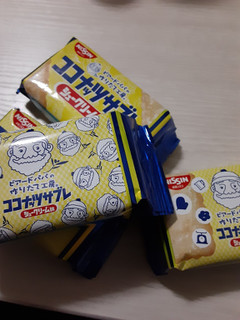 「日清シスコ ココナッツサブレ シュークリーム味 袋4枚×4」のクチコミ画像 by もこもこもっちさん