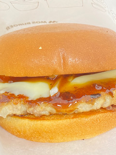 「モスバーガー とびきりハンバーグサンド とびきりチーズ 北海道産ゴーダチーズ使用」のクチコミ画像 by 太らない体がほしいさん