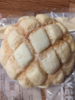 「セブン-イレブン 国産小麦使用ふんわりメロンパン」のクチコミ画像 by ゅぃぽんさん