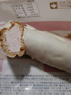 「北海道コクボ 大地の歓 しふくのエクレア いちごミルク 袋1個」のクチコミ画像 by もこもこもっちさん