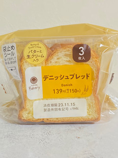 「ファミリーマート デニッシュブレッド バターと生クリーム入り」のクチコミ画像 by 太らない体がほしいさん