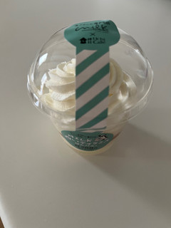 「ローソン Uchi Cafe’ × Milk MILK 白いティラミス 練乳仕立て」のクチコミ画像 by chan-manaさん