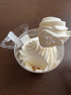 「ローソン Uchi Cafe’ × Milk MILK 白いティラミス 練乳仕立て」のクチコミ画像 by chan-manaさん
