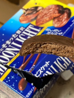 「森永製菓 チョコにそまった贅沢ムーンライト 箱98g」のクチコミ画像 by もぐミさん