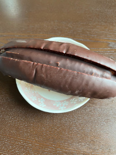 「ファミリーマート ファミマ・ベーカリー ホイップチョコロール」のクチコミ画像 by chan-manaさん