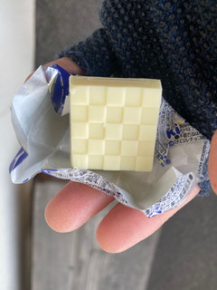 「チロル チロルチョコ クリームチーズチョコ 1個」のクチコミ画像 by gologoloさん