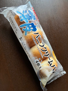 「ヤマザキ 薄皮 バニラクリームパン 袋4個」のクチコミ画像 by chan-manaさん