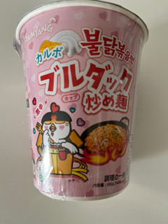 「三養ジャパン カルボナーラブルダック炒め麺 カップ80g」のクチコミ画像 by chan-manaさん
