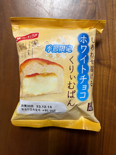 「神戸屋 しあわせ届けるホワイトチョコくりぃむぱん 1個」のクチコミ画像 by ピンクのぷーさんさん