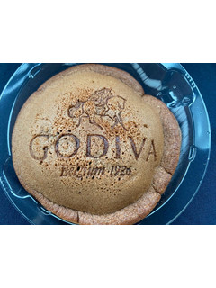 「ローソン Uchi Cafe’ × GODIVA どらもっち ショコラ＆フランボワーズ」のクチコミ画像 by れっどぷらむさん