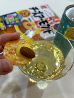 「三幸製菓 チーズアーモンド 袋15枚」のクチコミ画像 by NAOYさん