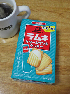 「森永製菓 ラムネクリームサンドクッキー 箱8個」のクチコミ画像 by 7GのOPさん