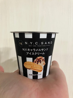 「赤城 N.Y.キャラメルサンドアイスクリーム 98ml」のクチコミ画像 by kawawawawaさん