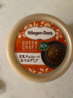 「ハーゲンダッツ GREEN CRAFT ミニカップ 豆乳チョコレート＆マカデミア カップ110ml」のクチコミ画像 by gologoloさん