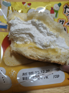 「Pasco たっぷりホイップクリームパン 期間限定パッケージ 袋1個」のクチコミ画像 by ゅぃぽんさん
