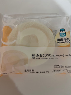 「ローソン Uchi Cafe’ みるくプリンロールケーキ」のクチコミ画像 by chan-manaさん