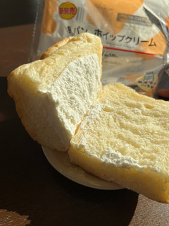 「ローソン 牛乳パン ホイップクリーム」のクチコミ画像 by chan-manaさん