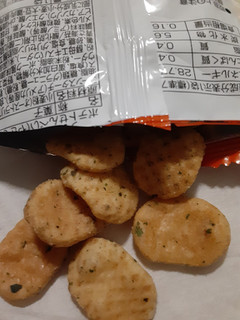 「HAYAKAWA クレヨンしんちゃん ポテトせんべい やきそば味 4個」のクチコミ画像 by もこもこもっちさん