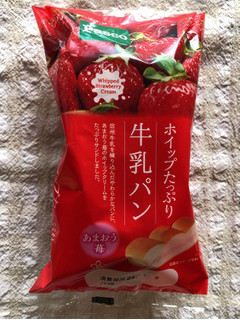 「Pasco ホイップたっぷり牛乳パン あまおう苺 袋1個」のクチコミ画像 by nagomi7さん