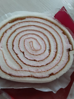 「ローソン ICHIBIKO うずまき苺ロールケーキ」のクチコミ画像 by もこもこもっちさん