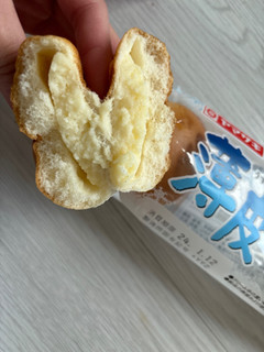「ヤマザキ 薄皮 バニラクリームパン 袋4個」のクチコミ画像 by ぷらりねさん