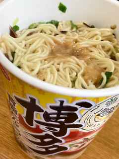 「エースコック 飲み干す一杯 博多 背脂とんこつラーメン カップ66g」のクチコミ画像 by もぐミさん