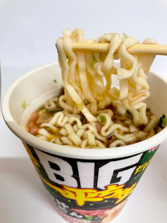 「明星食品 BIGだぜ！ 一平ちゃん 肉汁うどん カップ93g」のクチコミ画像 by ビールが一番さん