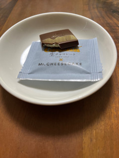 「ロッテ プレミアムガーナ Mr.CHEESECAKE監修生チョコレート フロマージュ 箱12枚」のクチコミ画像 by ピンクのぷーさんさん