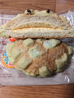 「セブン-イレブン 富良野メロンのホイップメロンパン」のクチコミ画像 by ゅぃぽんさん