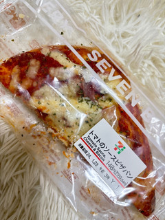 「セブン-イレブン トマトのソースピザパン」のクチコミ画像 by ぷらりねさん