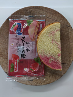 「ヤマザキ 苺のマーブルサンド 袋1個」のクチコミ画像 by しぃもぐさん