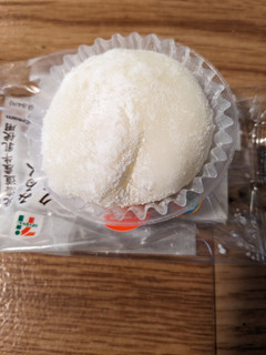 「セブン-イレブン 北海道産牛乳使用 みるくクリーム大福」のクチコミ画像 by ゅぃぽんさん