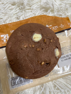 「セブンカフェ チョコレート＆ナッツクッキー」のクチコミ画像 by ぷらりねさん