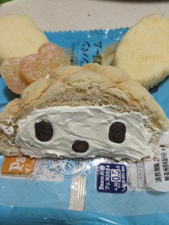 「Pasco ホイップメロンパン 北海道チーズクリーム 袋1個」のクチコミ画像 by ゅぃぽんさん