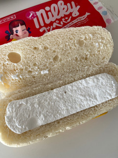 「ヤマザキ ミルキーコッペパン ミルキーホイップ＆ミルキークリーム 袋1個」のクチコミ画像 by chan-manaさん