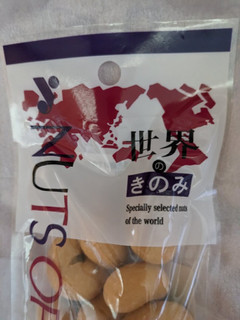 「谷貝食品 チェダーチーズカシューナッツ 袋85g」のクチコミ画像 by もぐちゃかさん