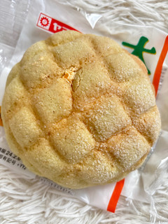 「ヤマザキ 大きな赤肉メロンパン メロンホイップクリーム 袋1個」のクチコミ画像 by ぷらりねさん
