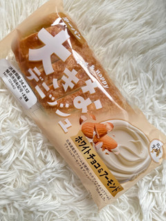 「第一パン 大きなデニッシュ ホワイトチョコ＆アーモンド」のクチコミ画像 by ぷらりねさん
