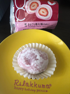 「ローソン Uchi Cafe’ まるごと苺大福 白あん」のクチコミ画像 by パン大好きさん